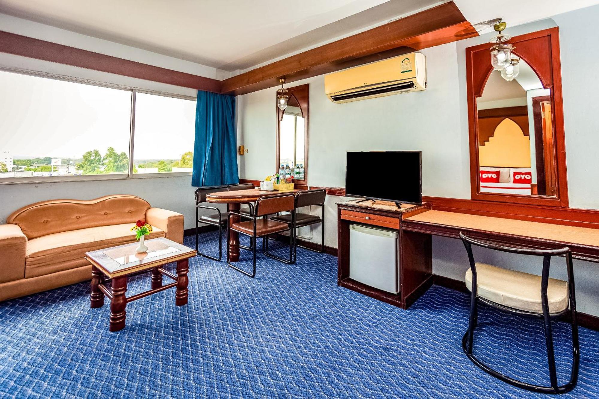 โอโย 441 แกรนด์ ธารา โฮเต็ล Hotel สุราษฎร์ธานี ภายนอก รูปภาพ