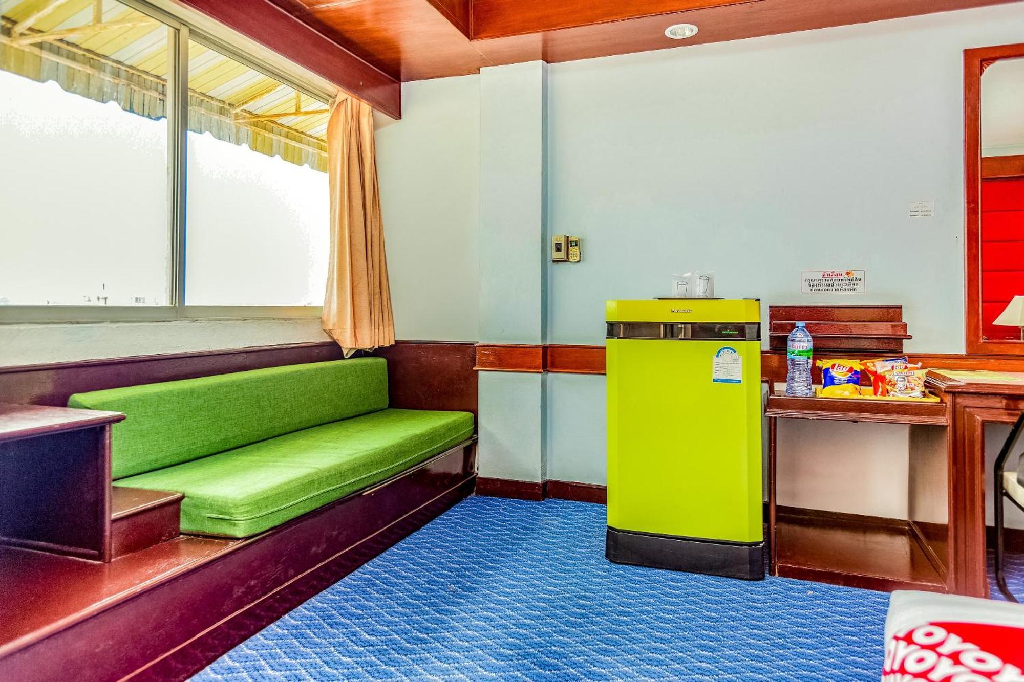 โอโย 441 แกรนด์ ธารา โฮเต็ล Hotel สุราษฎร์ธานี ภายนอก รูปภาพ
