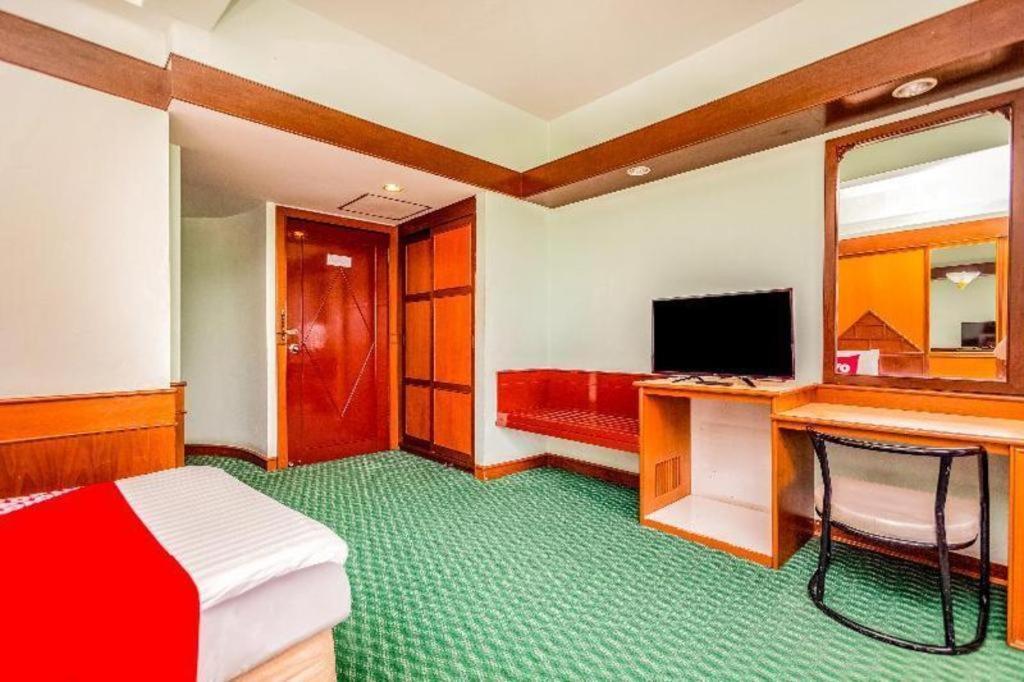 โอโย 441 แกรนด์ ธารา โฮเต็ล Hotel สุราษฎร์ธานี ภายนอก รูปภาพ