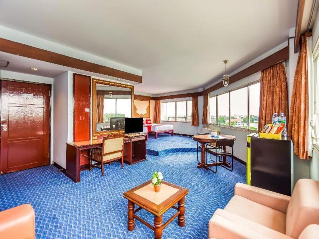 โอโย 441 แกรนด์ ธารา โฮเต็ล Hotel สุราษฎร์ธานี ภายนอก รูปภาพ