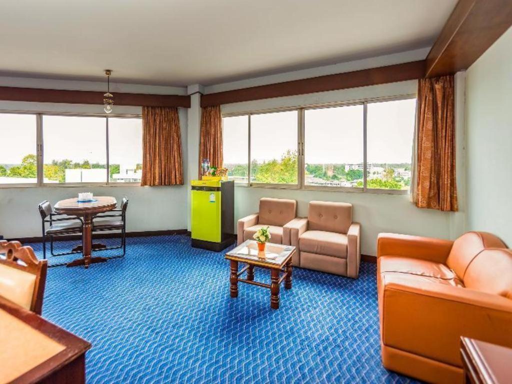 โอโย 441 แกรนด์ ธารา โฮเต็ล Hotel สุราษฎร์ธานี ภายนอก รูปภาพ