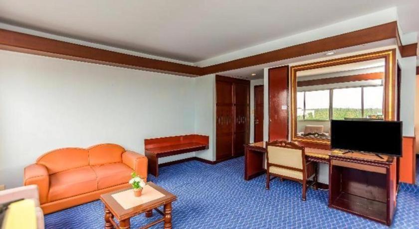 โอโย 441 แกรนด์ ธารา โฮเต็ล Hotel สุราษฎร์ธานี ภายนอก รูปภาพ