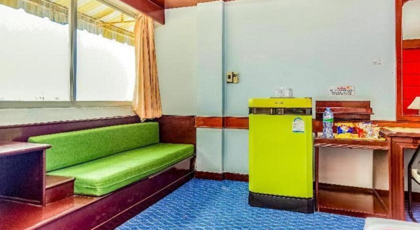 โอโย 441 แกรนด์ ธารา โฮเต็ล Hotel สุราษฎร์ธานี ภายนอก รูปภาพ