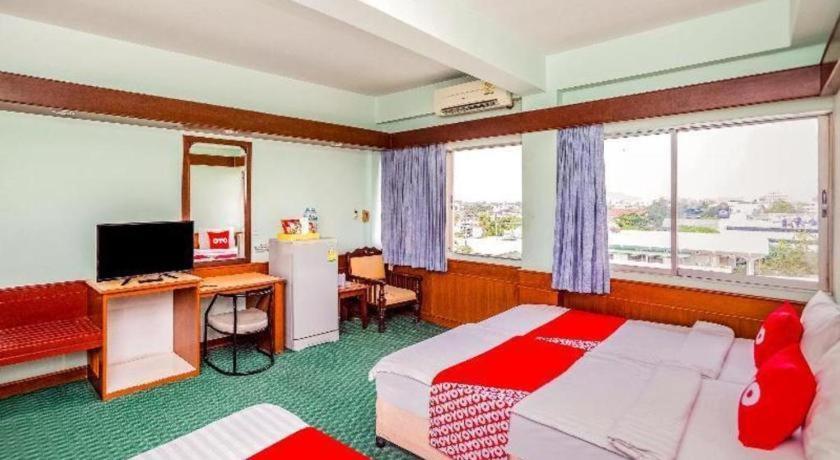 โอโย 441 แกรนด์ ธารา โฮเต็ล Hotel สุราษฎร์ธานี ภายนอก รูปภาพ