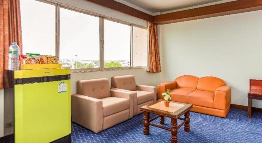 โอโย 441 แกรนด์ ธารา โฮเต็ล Hotel สุราษฎร์ธานี ภายนอก รูปภาพ