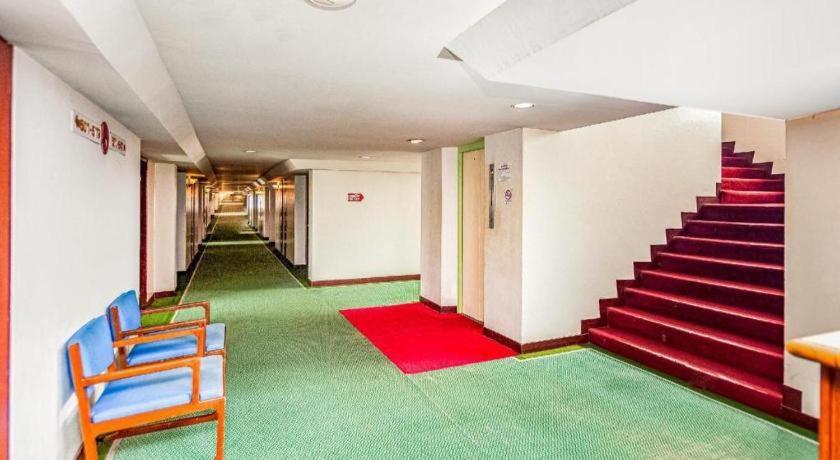 โอโย 441 แกรนด์ ธารา โฮเต็ล Hotel สุราษฎร์ธานี ภายนอก รูปภาพ